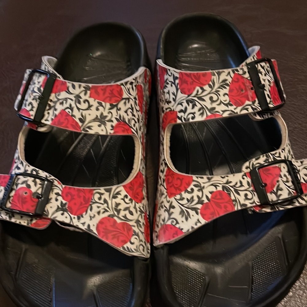 Birkis size 7 beautiful flower print slide on rubber sole.  Pre owned great - Picture 8 of 9